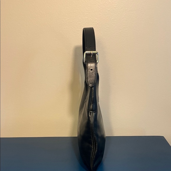 Vintage Banana Republic Classic Black Leather Shoulder Bag - Picture 3 of 16